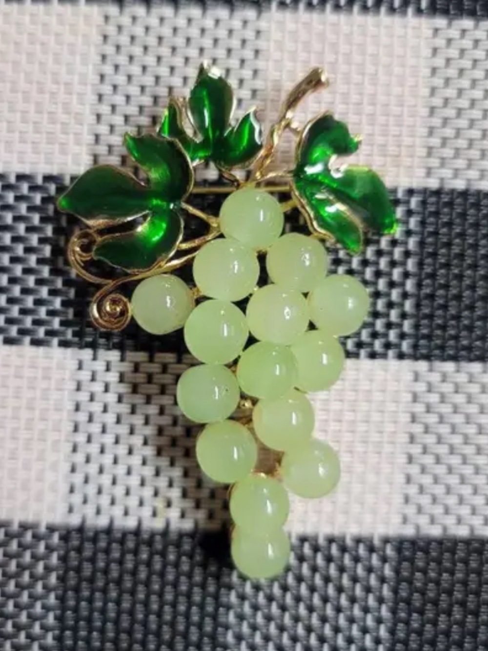 Vintage-Inspired Green Grapevine Brooch - Gold Tone